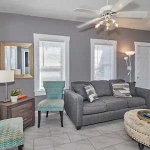 gorgeous-loft-apartment-centrally-located-tampa.hotelstampa.org/